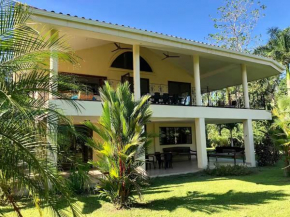 Seahaus Beachfront Bed and Breakfast with Pool
